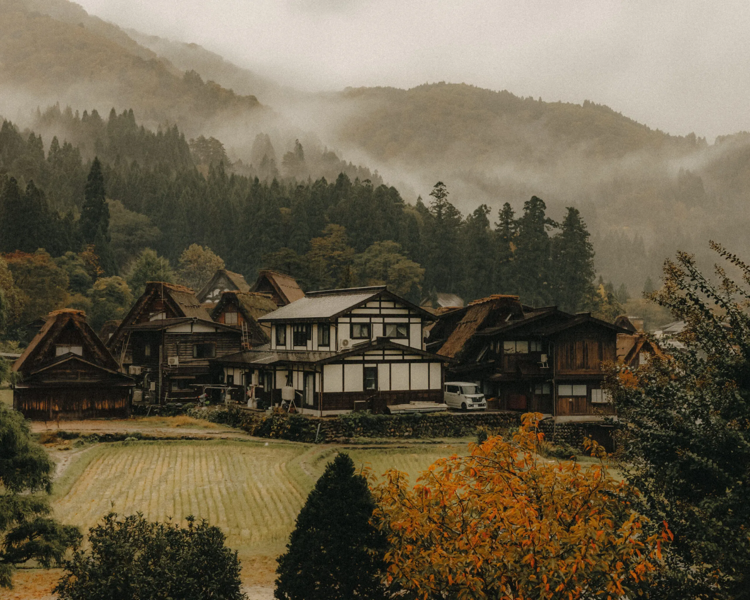 Houses in Shirakawa-go by Filip Gielda