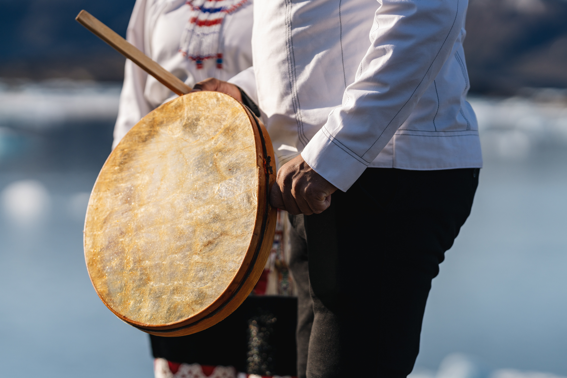Drum Dancer. Photo by Filip Gielda